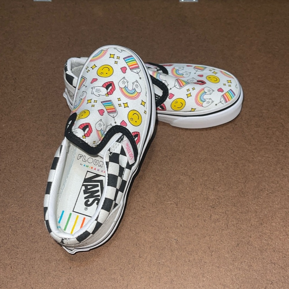 Vans flour shop by Amairan Kassem Sneakrs  10.5 toddler NEW!!